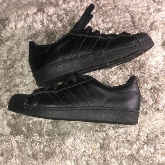 Boy’s Adidas shell toe sneakers - Picture 6 of 6